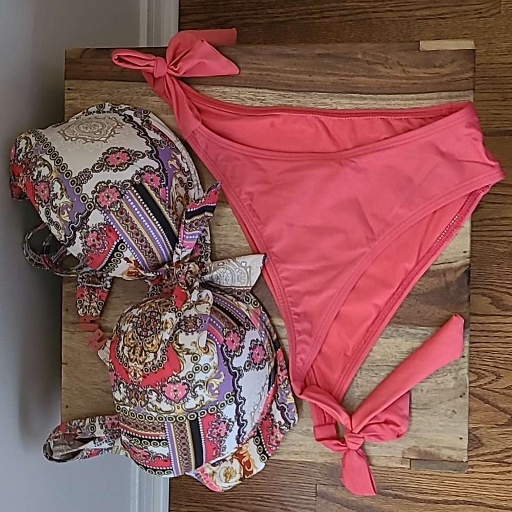 Bikini - Picture 6 of 10